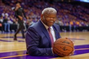 NBA传闻：由于太阳专注于聘请新主帅，杜兰特的交易谈判陷入僵局